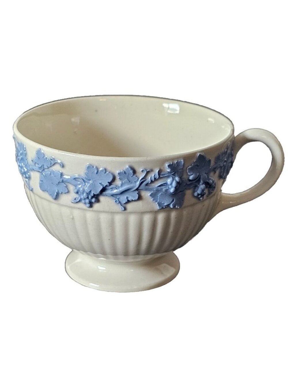 Wedgwood Edme Queensware Blue Raised Grapes Teacup 2.5" vintage grapevine garlan